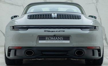 Porsche 911 Targa 4 GTS (992) 11