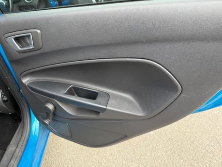 Ford Fiesta TITANIUM 22