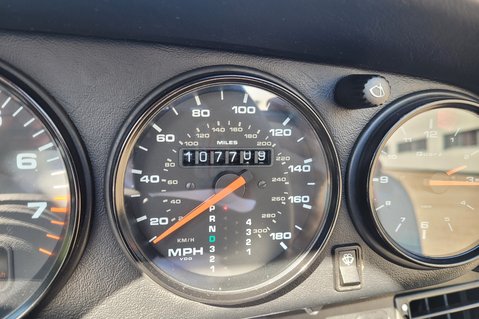 Porsche 911 CARRERA 2 44