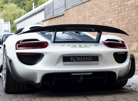 Porsche 918 Spyder Weissach 24