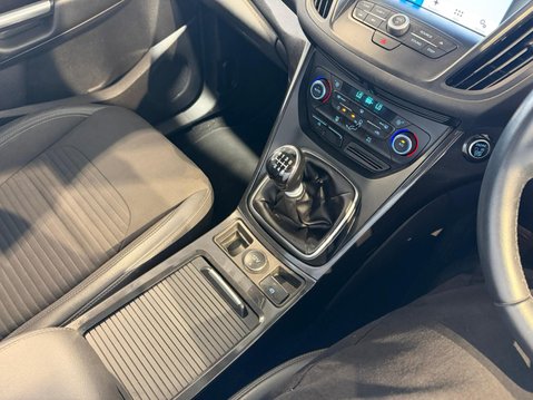 Ford Kuga 2.0 TDCi Titanium Euro 6 (s/s) 5dr 22