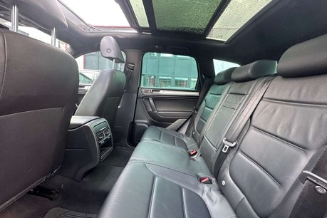 Volkswagen Touareg 3.0 TDI V6 BlueMotion Tech R-Line SUV 5dr Diesel Tiptronic 4WD Euro 6 (s/s) 22