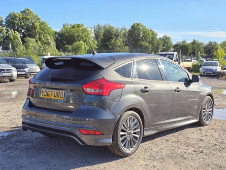 Ford Focus 1.0T EcoBoost ST-Line Hatchback 5dr Petrol Auto Euro 6 (s/s) (125 ps) 29