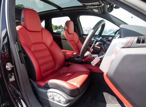 Porsche Cayenne Turbo 12