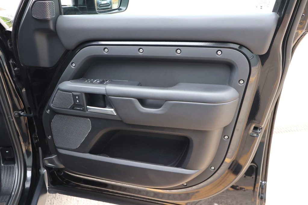 Land Rover Defender 110 D300 HARD TOP X-DYNAMIC HSE expedition styled by Seeker Genuine rear seats 11