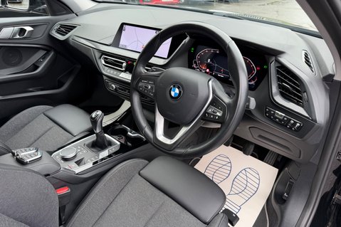 BMW 1 Series 118I SPORT - 1 OWNER -REVERSE CAMERA - PARK ASSISTANT - COMFORT PACKAGE 15