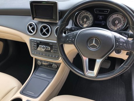 Mercedes-Benz GLA Class GLA220 CDI 4MATIC SE PREMIUM PLUS 70000m Pan Roof Beige Interior 20