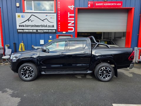 Toyota Hilux INVINCIBLE 4WD D-4D DCB Auto 5