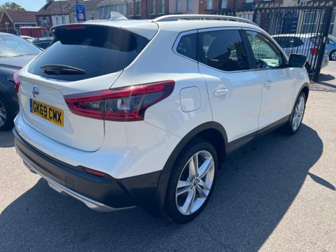 Nissan Qashqai 1.3 DIG-T N-Motion Euro 6 (s/s) 5dr 6