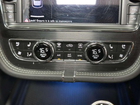 Bentley Bentayga 4.0d V8 SUV 5dr Diesel Auto 4WD Euro 6 (s/s) (435 ps) 64