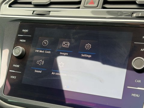 Volkswagen Tiguan 2.0 Tiguan SEL TDI BlueMotion Technology 4Motion Semi-Auto 4WD 5dr 48