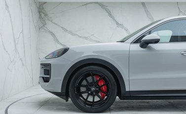 Porsche Cayenne TURBO E-HYBRID COUPE 40