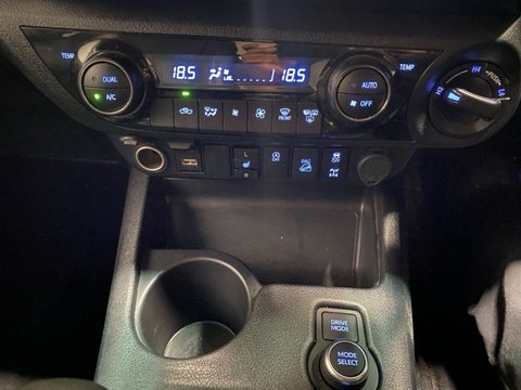 Toyota Hilux INVINCIBLE X 4WD 17