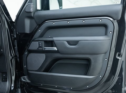 Land Rover Defender 110 V8 23