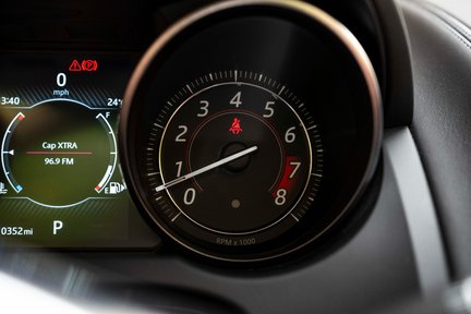 Jaguar F-Type V8 R 24