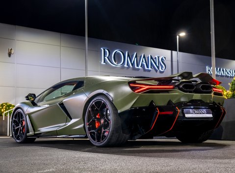 Lamborghini Revuelto 4