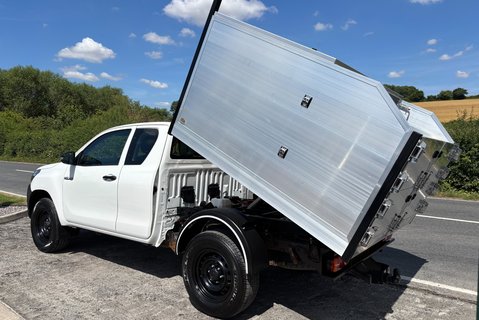 Toyota Hilux Active 4WD Ecb Arborous Tipper Truck - New Body 6