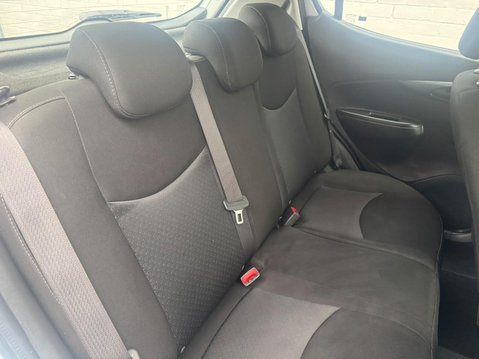 Vauxhall Viva 1.0i SE Euro 6 5dr (a/c) 11
