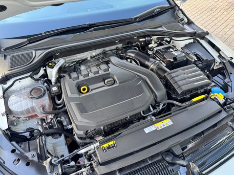 Volkswagen Golf R-LINE ETSI DSG 25