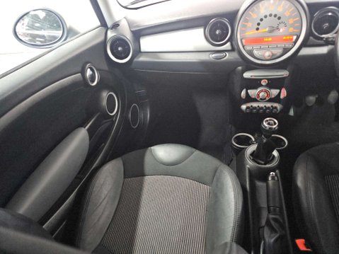 Mini Hatch 1.6 Cooper 3dr 21