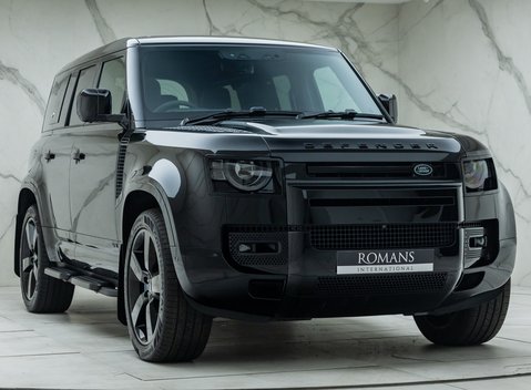 Land Rover Defender 110 V8 Bond Edition 9