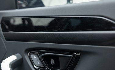 Lamborghini Urus SE 40