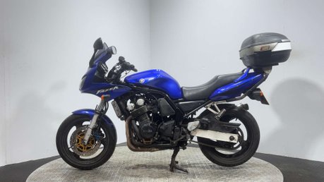 Yamaha FZS 2003 HIGH MILES RUNNING PROJECT BIKE SPARES OR REPAIR 600CC 4