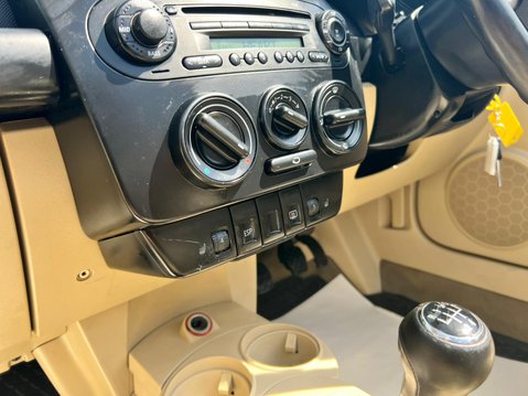 Volkswagen Beetle LUNA 16V 36