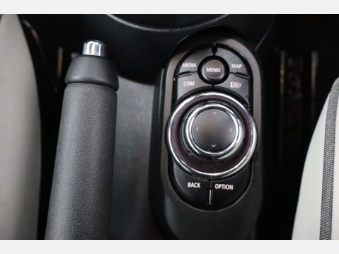 Mini Hatch 1.5 Cooper Exclusive Auto 3dr 49