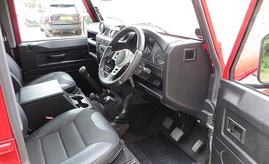 Land Rover Defender 90 XS 13