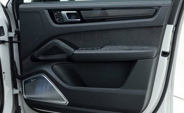 Porsche Cayenne Turbo GT 22