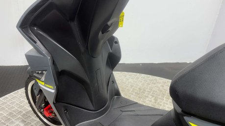 Sinnis Twist 2022 1K 50CC SCOOTER LEARNER BIKE NEW MOT SERVICED 34