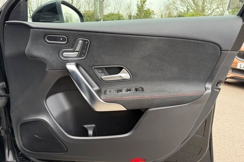 Mercedes-Benz A Class A 180 D AMG LINE PREMIUM PLUS - PAN ROOF -ELECTRIC SEATS 38