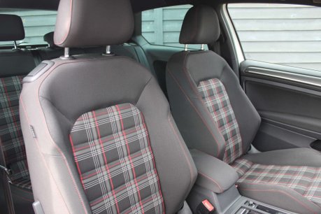 Volkswagen Golf 2.0 Golf GTi Performance TSi 3dr 6