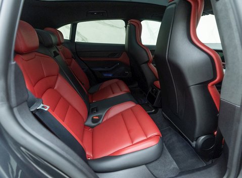 Porsche Taycan Turbo S Cross Turismo 14