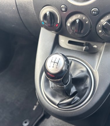 Mazda 2 TAMURA… 1 PREVIOUS KEEPER.. SERVICE HISTORY.. A/C... AUX.. GREAT LITTLE CAR 3