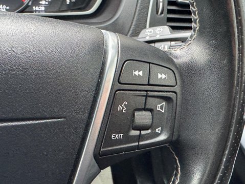 Volvo V40 1.5 T2 R-Design Edition Auto Euro 6 (s/s) 5dr 25