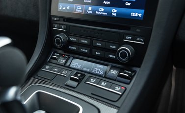 Porsche 911 GT2 RS Weissach (991) 28