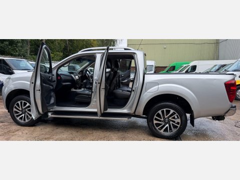 Nissan Navara 2.3 dCi Tekna Pickup Double Cab 4dr Diesel Auto 4WD Euro 6 (190 ps) 38