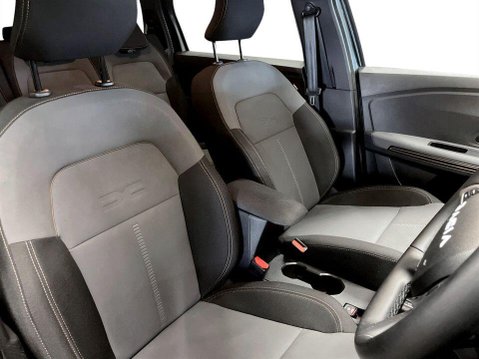 Dacia Jogger 1.6 Hybrid EXTREME MPV 5dr Petrol Hybrid Auto Euro 6 (s/s) (140 ps) Cruise 11