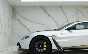 Aston Martin V12 Vantage 32