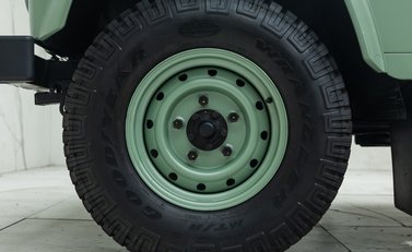 Land Rover Defender 110 HERITAGE 31