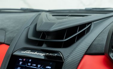 Lamborghini Revuelto 22