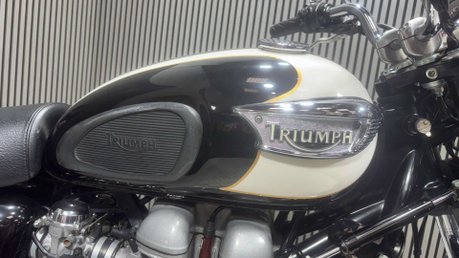 Triumph Bonneville 2004 ONLY 14K LONG MOT TOP BOX VERY CLEAN MODERN RETRO 790 17