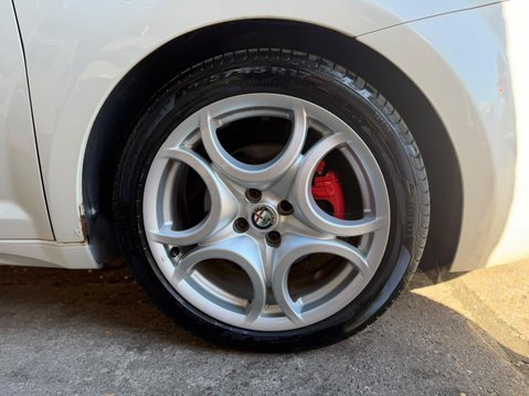 Alfa Romeo Mito 1.4 TB MultiAir Distinctive Euro 5 (s/s) 3dr 21