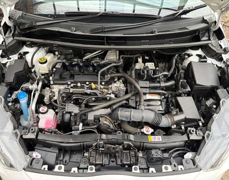 Toyota Yaris 1.5 Yaris Design HEV CVT 5dr 34