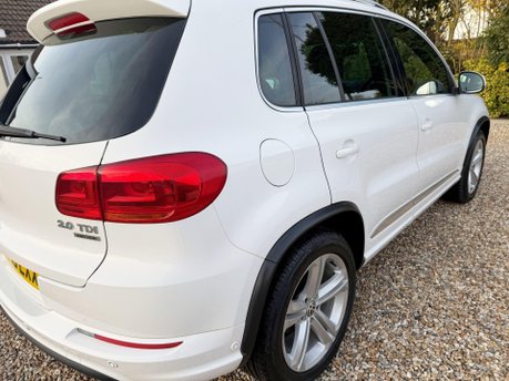 Volkswagen Tiguan 2.0 TDI BlueMotion Tech R-Line DSG 4WD Euro 5 (s/s) 5dr 10