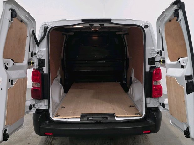 Vauxhall Vivaro VIVARO L2 DIESEL 2900 1.5d 100PS Dynamic H1 Van 7