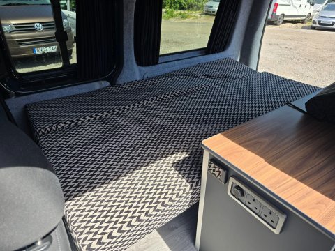 Volkswagen Caddy Maxi Camper Crib 19