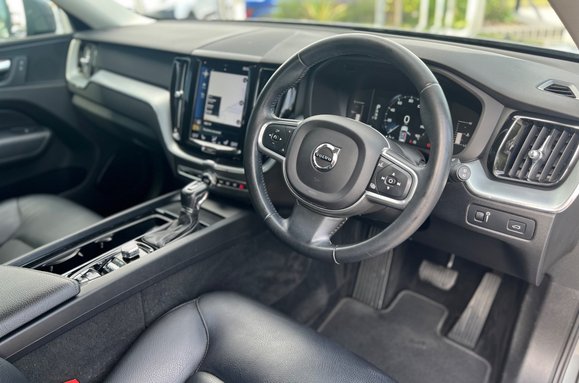 Volvo XC60 D4 MOMENTUM AWD AUTO 19